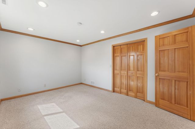 3069 Meadow Brook Drive, Woodbury, MN 55125