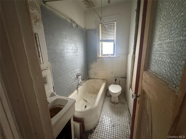 86-03 102 Street 2D, Richmond Hill, NY 11418