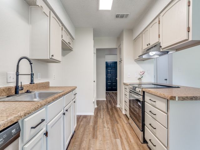 1108 Briar Court, Benbrook, TX 76126