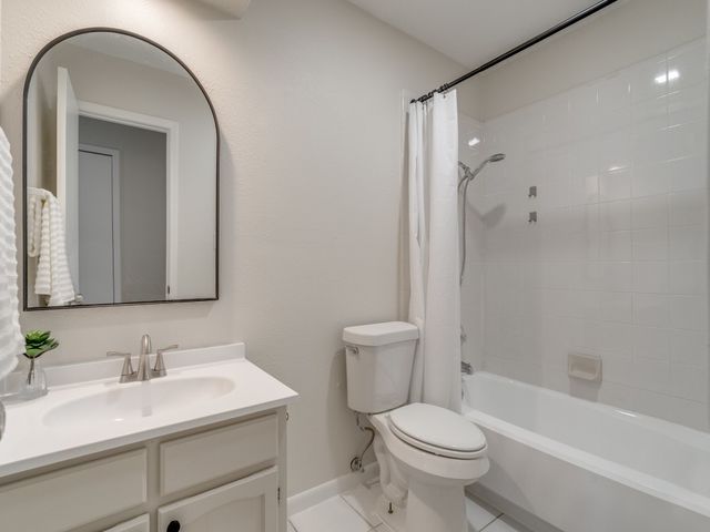 1108 Briar Court, Benbrook, TX 76126