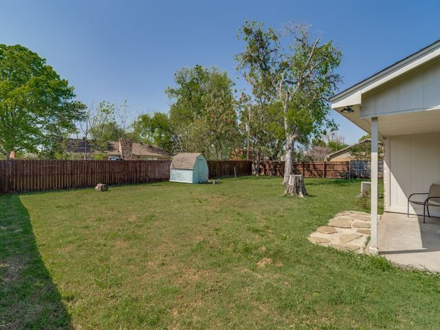 1108 Briar Court, Benbrook, TX 76126