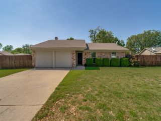 1108 Briar Court, Benbrook, TX 76126