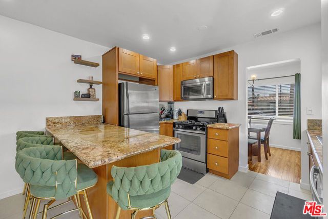 8823 S Wilton Place, Los Angeles, CA 90047