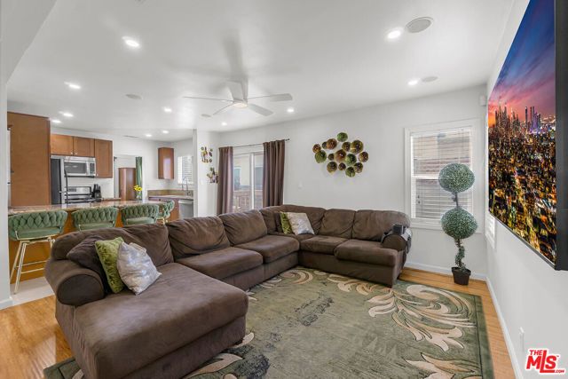 8823 S Wilton Place, Los Angeles, CA 90047