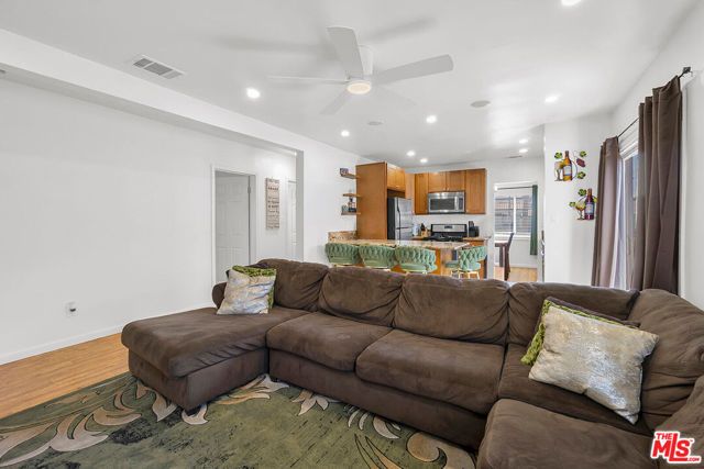 8823 S Wilton Place, Los Angeles, CA 90047