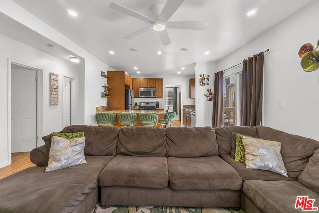 8823 S Wilton Place, Los Angeles, CA 90047
