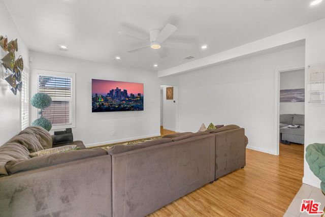 8823 S Wilton Place, Los Angeles, CA 90047