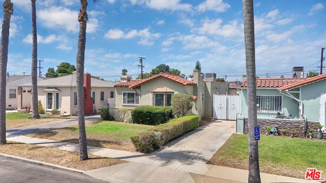 8823 S Wilton Place, Los Angeles, CA 90047