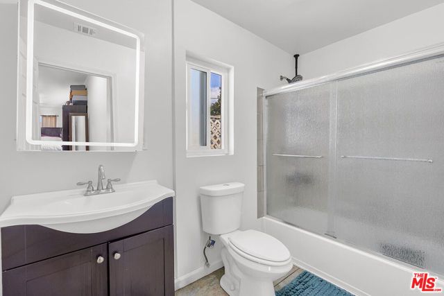 8823 S Wilton Place, Los Angeles, CA 90047