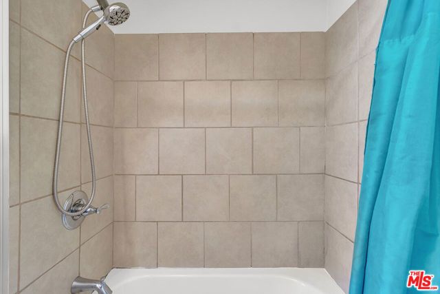 8823 S Wilton Place, Los Angeles, CA 90047