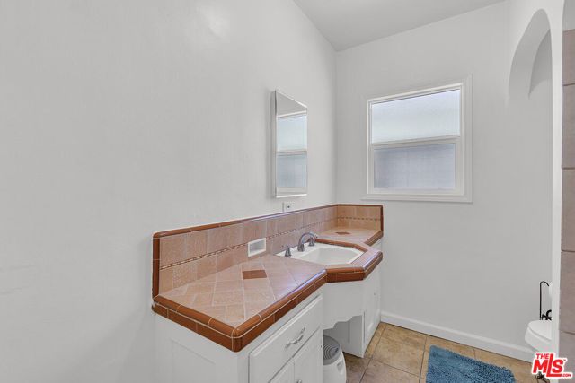 8823 S Wilton Place, Los Angeles, CA 90047