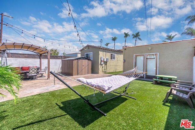 8823 S Wilton Place, Los Angeles, CA 90047