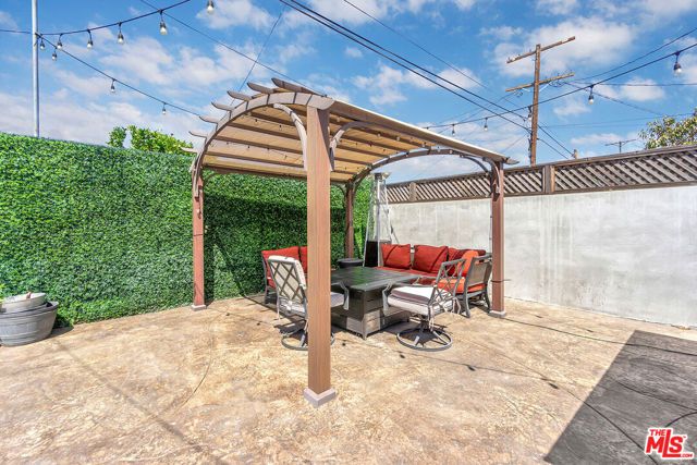 8823 S Wilton Place, Los Angeles, CA 90047