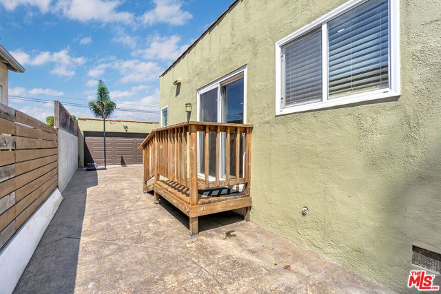 8823 S Wilton Place, Los Angeles, CA 90047