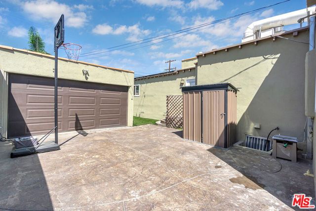 8823 S Wilton Place, Los Angeles, CA 90047