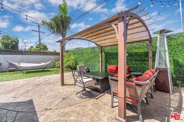8823 S Wilton Place, Los Angeles, CA 90047