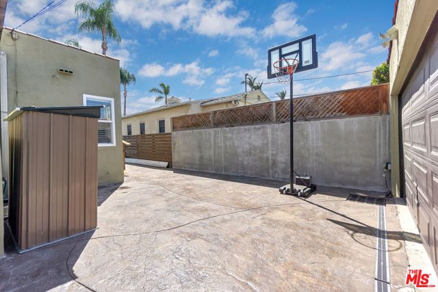 8823 S Wilton Place, Los Angeles, CA 90047