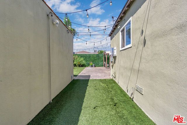 8823 S Wilton Place, Los Angeles, CA 90047