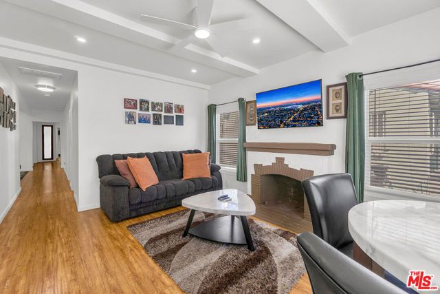 8823 S Wilton Place, Los Angeles, CA 90047