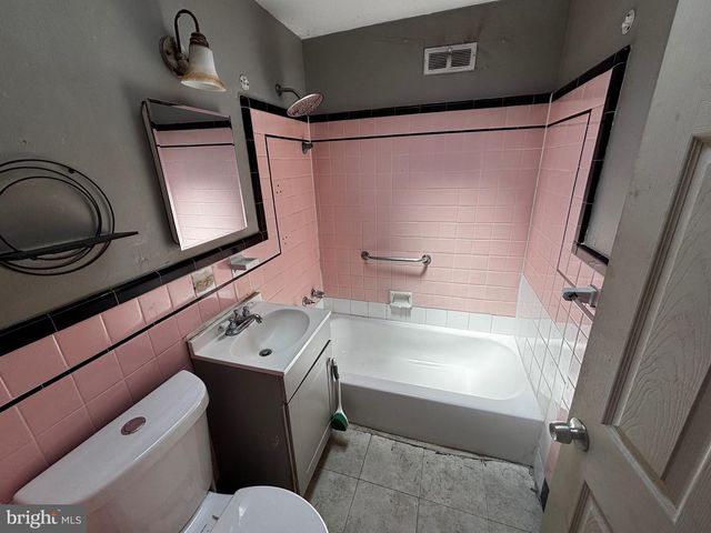 5942 B ST, Philadelphia, PA 19120
