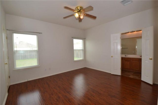 112 Brown ST, Hutto, TX 78634