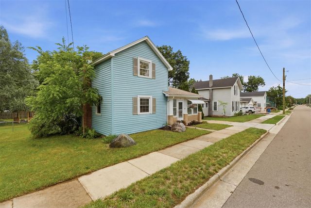419 N Monroe Street, Lowell, MI 49331