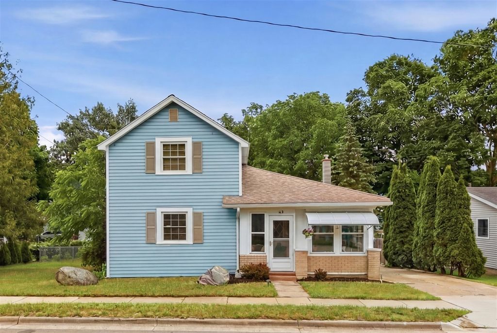 419 N Monroe Street, Lowell, MI 49331