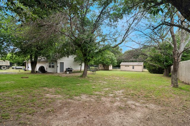 8912 S Hickory Road, Krum, TX 76249