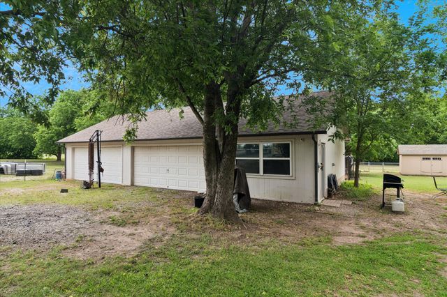 8912 S Hickory Road, Krum, TX 76249
