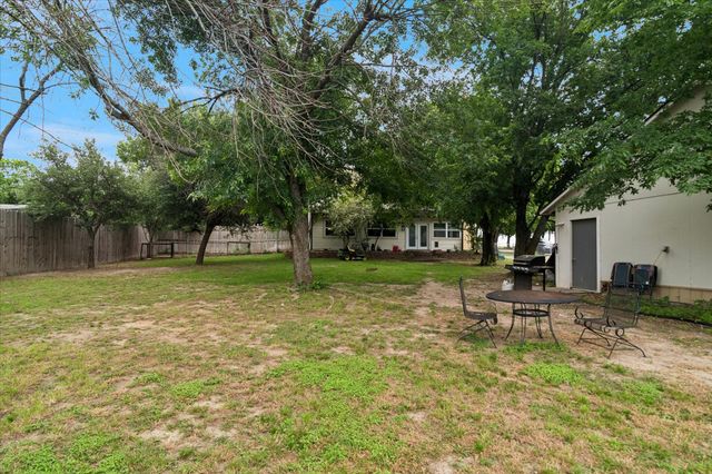 8912 S Hickory Road, Krum, TX 76249