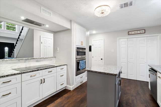 8912 S Hickory Road, Krum, TX 76249