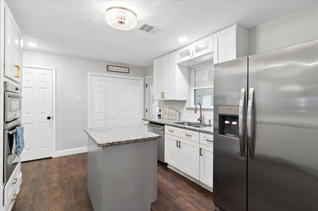 8912 S Hickory Road, Krum, TX 76249