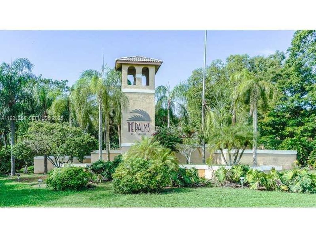 400 W Palm Cir W 203, Pembroke Pines, FL 33025
