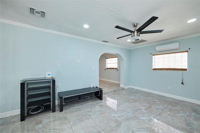 6804 N HUBERT AVENUE, Tampa, FL 33614