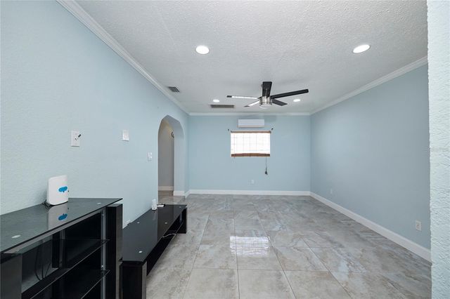 6804 N HUBERT AVENUE, Tampa, FL 33614