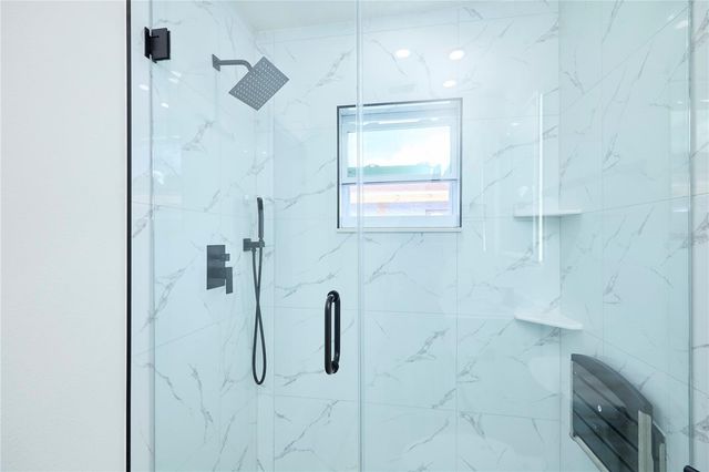 6804 N HUBERT AVENUE, Tampa, FL 33614