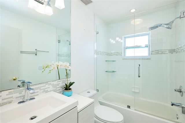 6804 N HUBERT AVENUE, Tampa, FL 33614