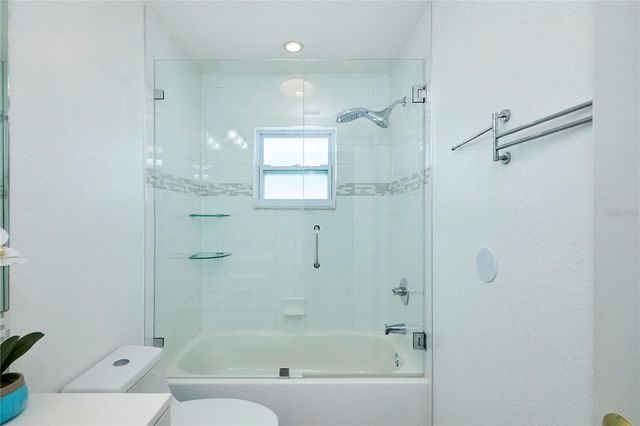 6804 N HUBERT AVENUE, Tampa, FL 33614