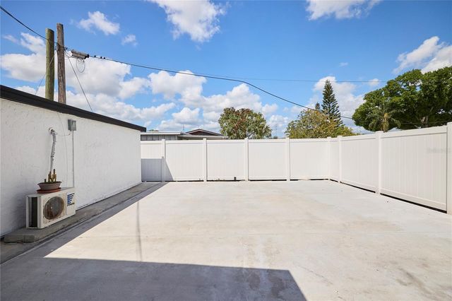 6804 N HUBERT AVENUE, Tampa, FL 33614