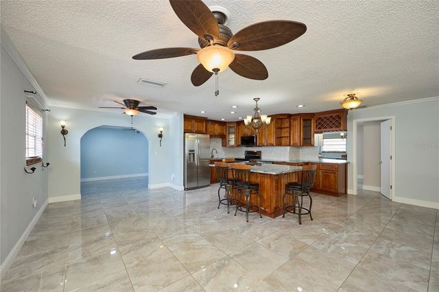 6804 N HUBERT AVENUE, Tampa, FL 33614