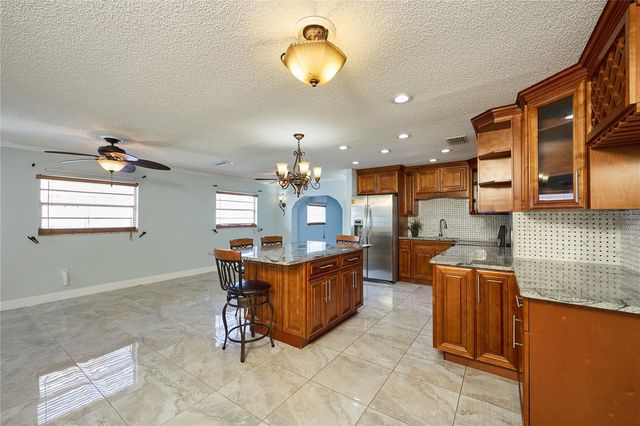 6804 N HUBERT AVENUE, Tampa, FL 33614