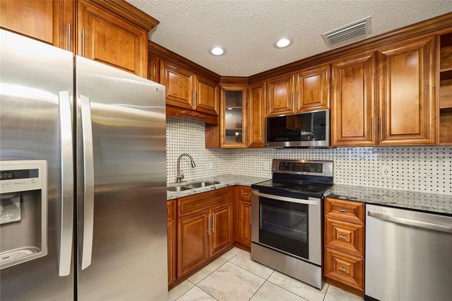 6804 N HUBERT AVENUE, Tampa, FL 33614