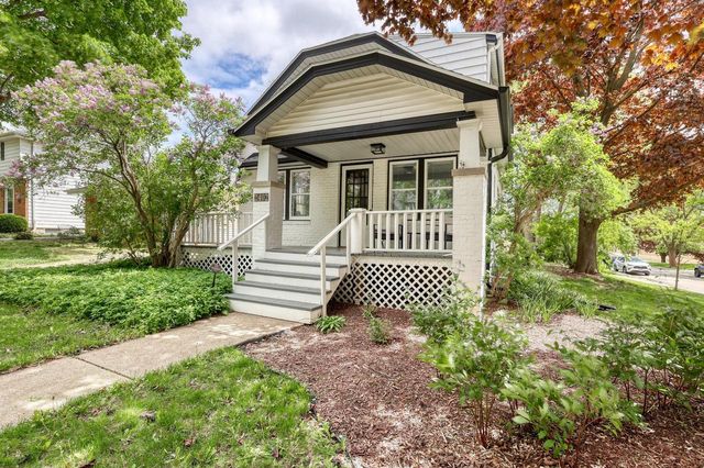 2402 N 114th STREET, Wauwatosa, WI 53226