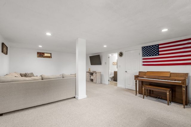 97 Paquin Dr, Marlborough, MA 01752