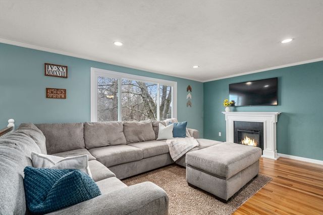 97 Paquin Dr, Marlborough, MA 01752