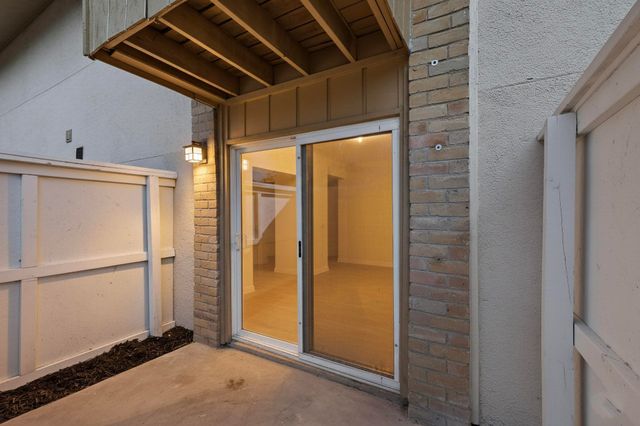 5731 Harvest Hill Road 1044, Dallas, TX 75230