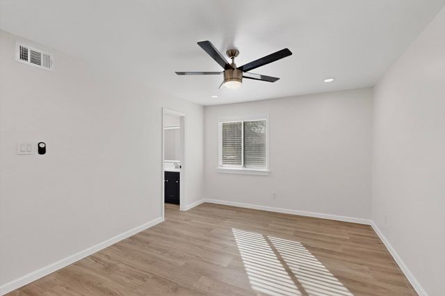 5731 Harvest Hill Road 1044, Dallas, TX 75230