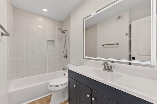 5731 Harvest Hill Road 1044, Dallas, TX 75230