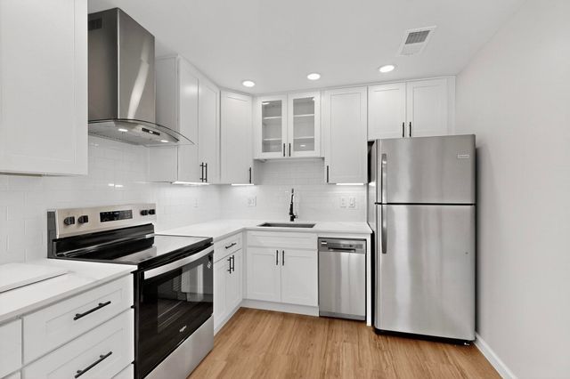 5731 Harvest Hill Road 1044, Dallas, TX 75230