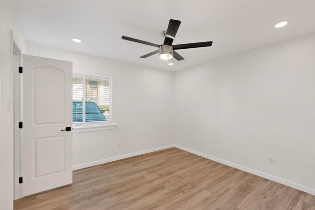 5731 Harvest Hill Road 1044, Dallas, TX 75230